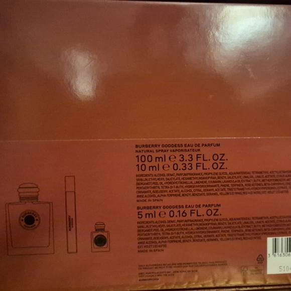 Burberry Goddess Fragrance Set with Gold Accents 3 piece set New in Box - Picture 9 of 9